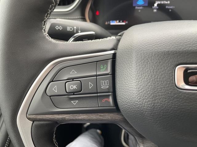 Photo of 2025 White Jeep Grand Cherokee
