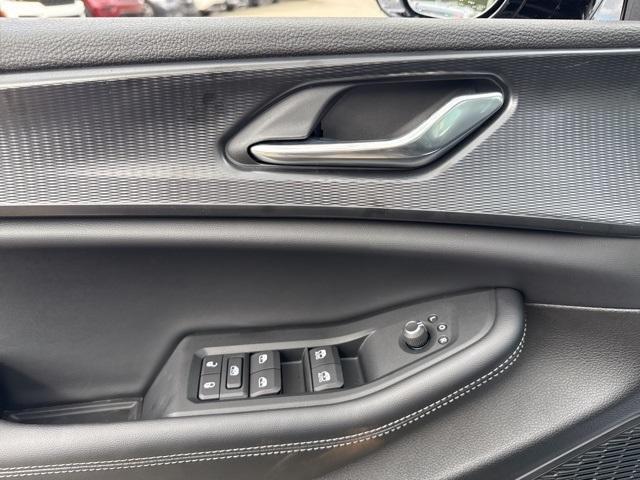Photo of 2025 Black Jeep Grand Cherokee L