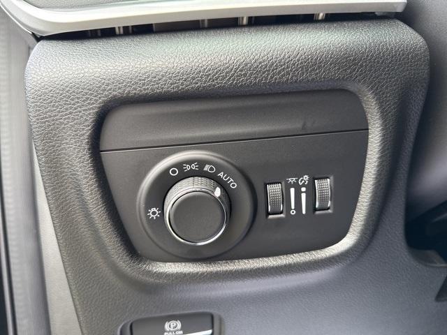 Photo of 2025 Black Jeep Grand Cherokee L
