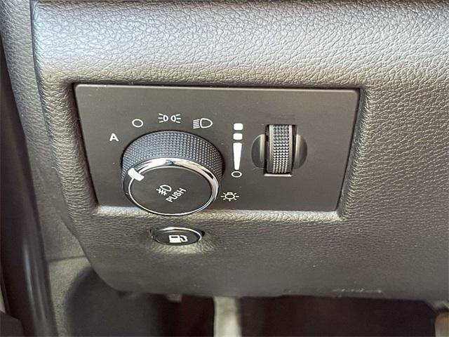 Photo of 2017 Bright White Clearcoat Jeep Grand Cherokee