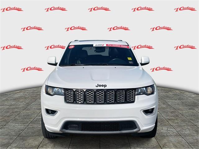Photo of 2017 Bright White Clearcoat Jeep Grand Cherokee