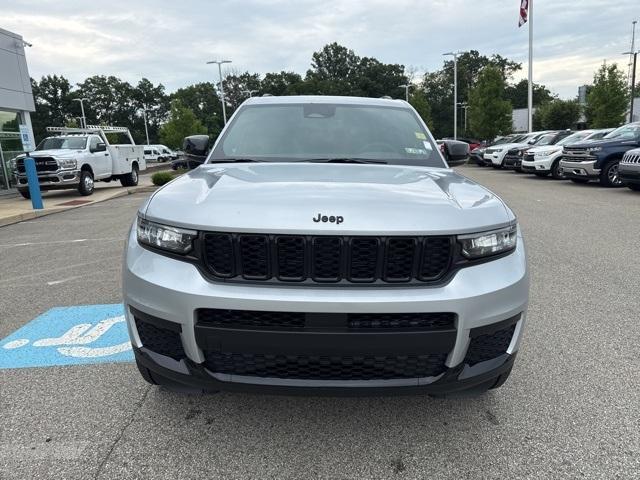 Photo of 2025 Silver Jeep Grand Cherokee L