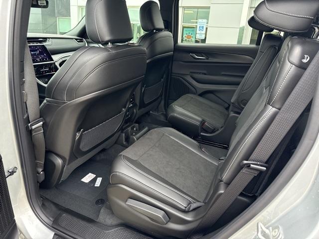 Photo of 2025 Silver Jeep Grand Cherokee L
