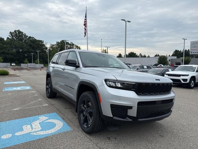Photo of 2025 Silver Jeep Grand Cherokee L