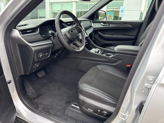 Photo of 2025 Silver Jeep Grand Cherokee L