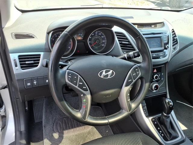 Photo of 2015 Shimmering Silver Hyundai ELANTRA