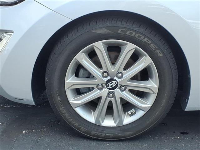 Photo of 2015 Shimmering Silver Hyundai ELANTRA