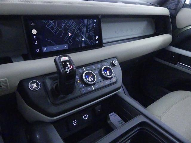 Photo of 2020 Pangea Green Metallic Land Rover Defender