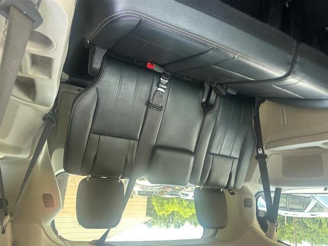 Photo of 2015 Granite Crystal Metallic Clearcoat Chrysler Town & Country