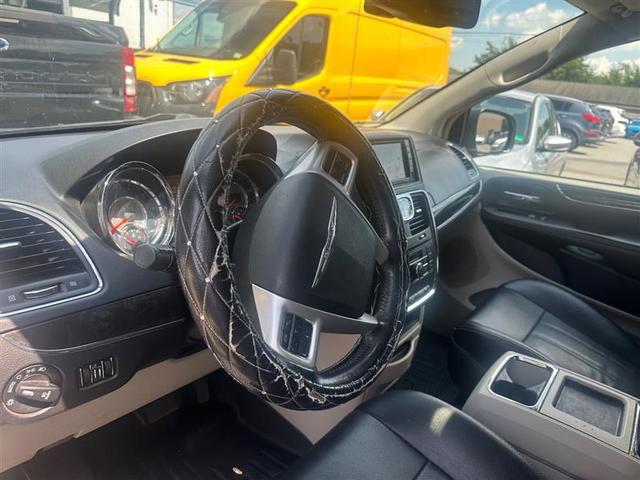 Photo of 2015 Granite Crystal Metallic Clearcoat Chrysler Town & Country