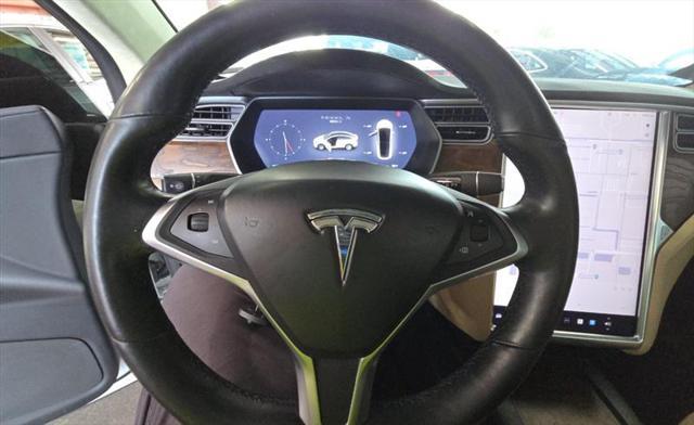 Photo of 2017 Gray Tesla Model X
