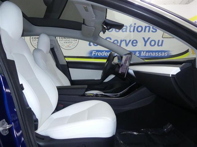 Photo of 2020 Deep Blue Metallic Tesla Model 3