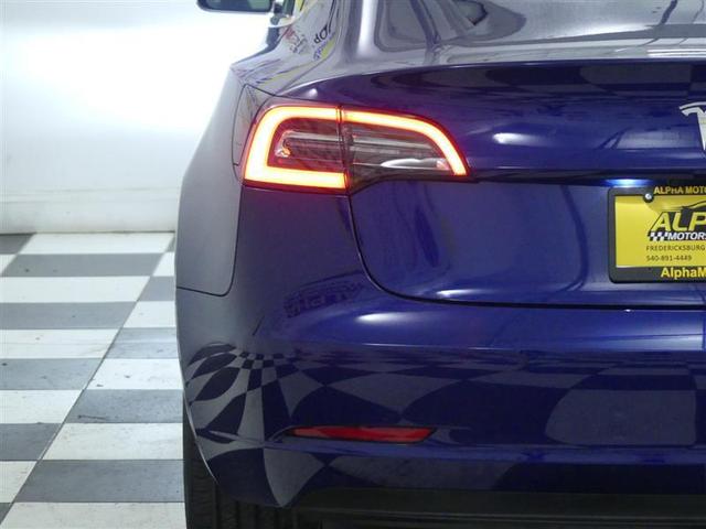Photo of 2020 Deep Blue Metallic Tesla Model 3