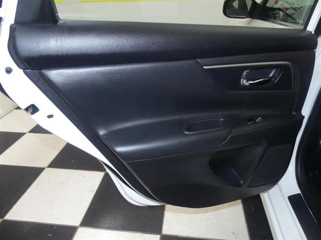 Photo of 2015 White Nissan Altima