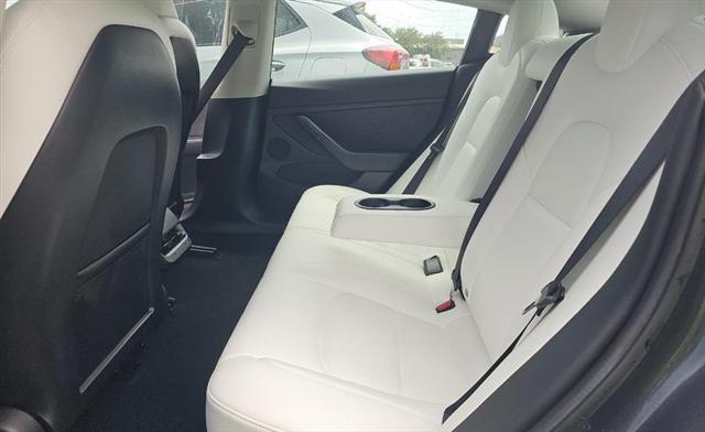 Photo of 2022 Gray Tesla Model 3