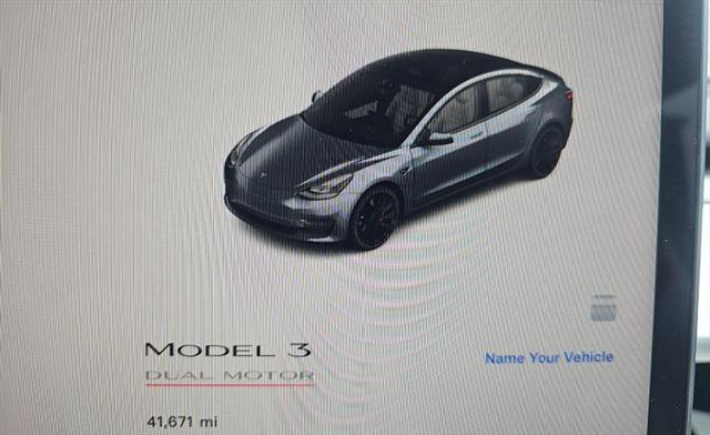 Photo of 2022 Gray Tesla Model 3