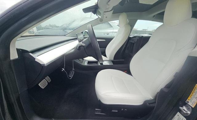 Photo of 2022 Gray Tesla Model 3