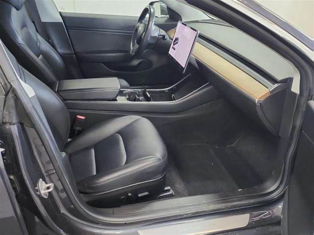 Photo of 2018 Gray Tesla Model 3
