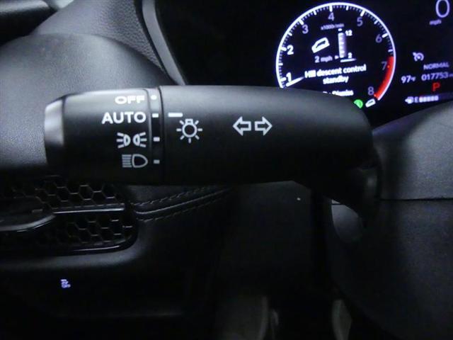 Photo of 2023 Platinum White Pearl Honda HR-V