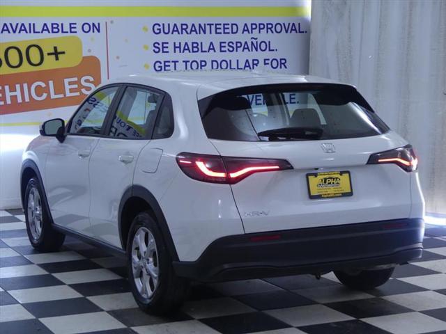 Photo of 2023 Platinum White Pearl Honda HR-V