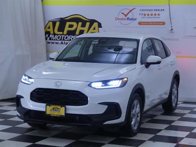 Photo of 2023 Platinum White Pearl Honda HR-V