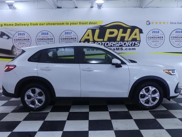 Photo of 2023 Platinum White Pearl Honda HR-V