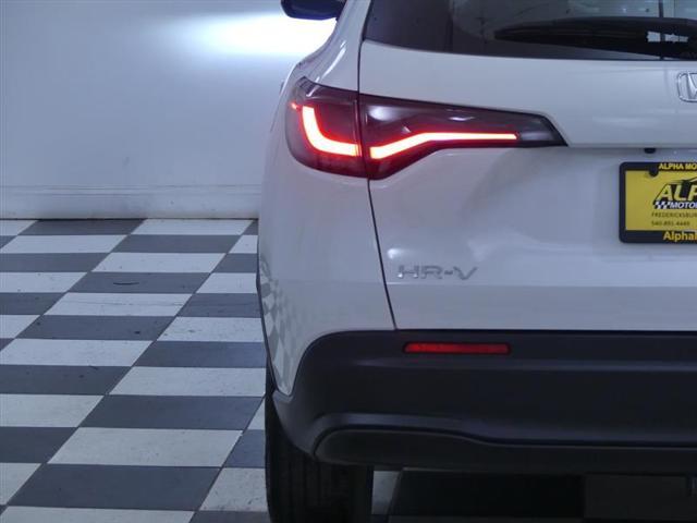 Photo of 2023 Platinum White Pearl Honda HR-V