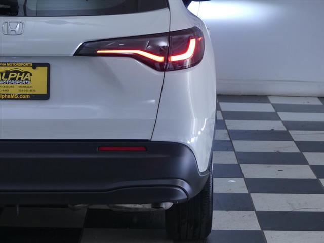Photo of 2023 Platinum White Pearl Honda HR-V