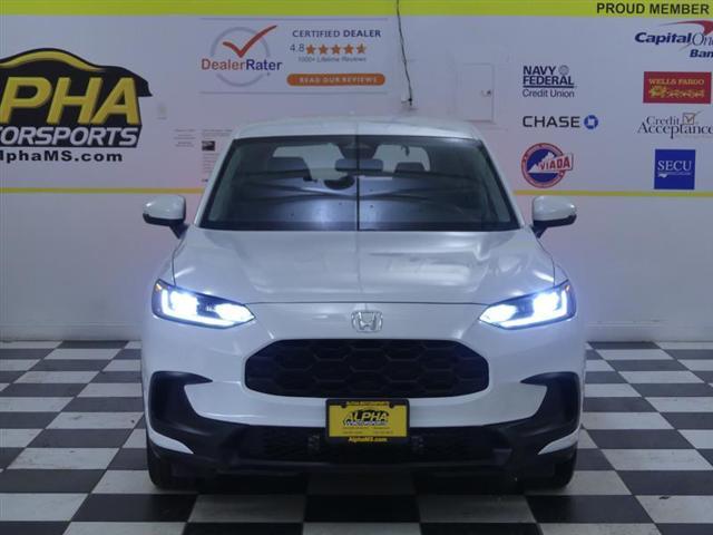 Photo of 2023 Platinum White Pearl Honda HR-V