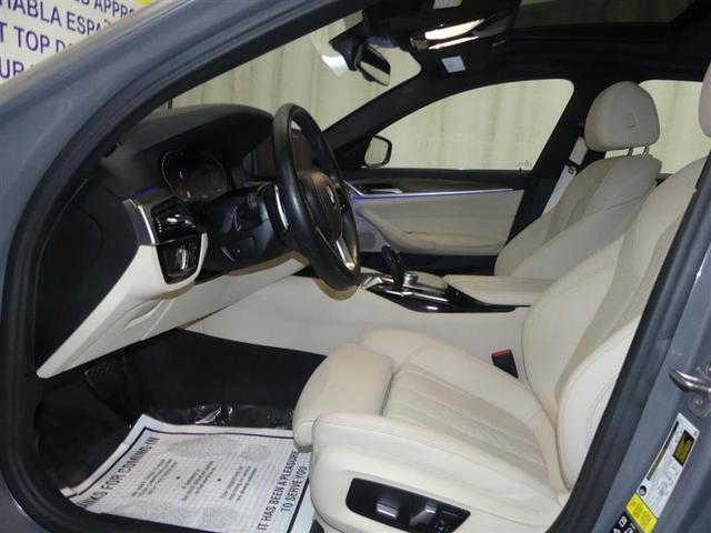 Photo of 2022 Gray BMW 530
