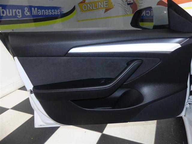 Photo of 2021 Pearl White Multi-Coat Tesla Model 3