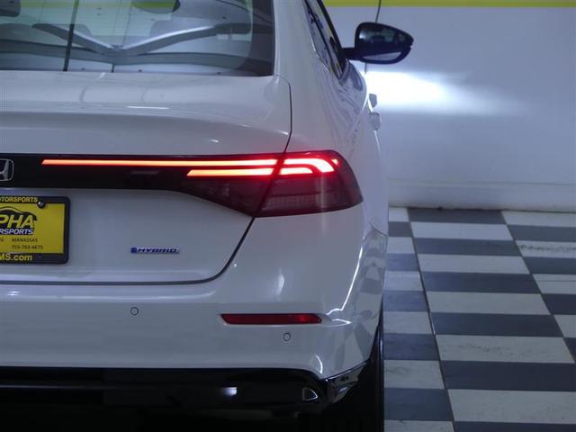 Photo of 2024 Platinum White Pearl Honda Accord Hybrid