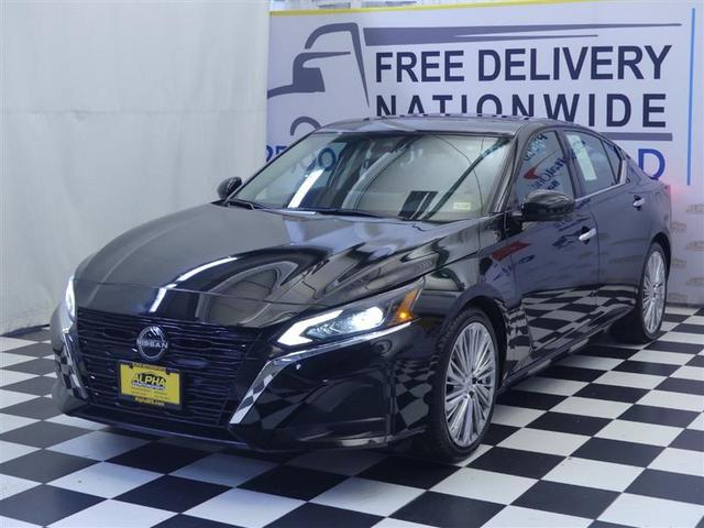 Photo of 2023 Super Black Nissan Altima
