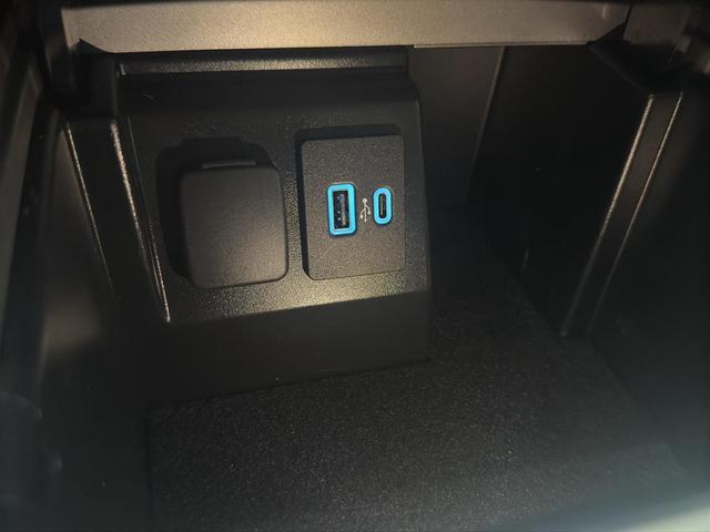Photo of 2023 Carbonized Gray Metallic Ford Explorer
