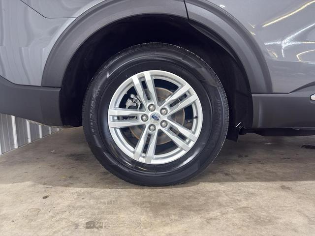 Photo of 2023 Carbonized Gray Metallic Ford Explorer