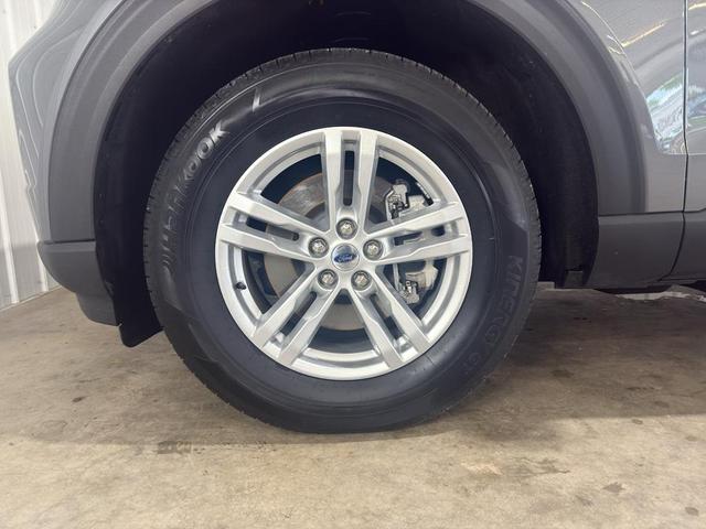 Photo of 2023 Carbonized Gray Metallic Ford Explorer
