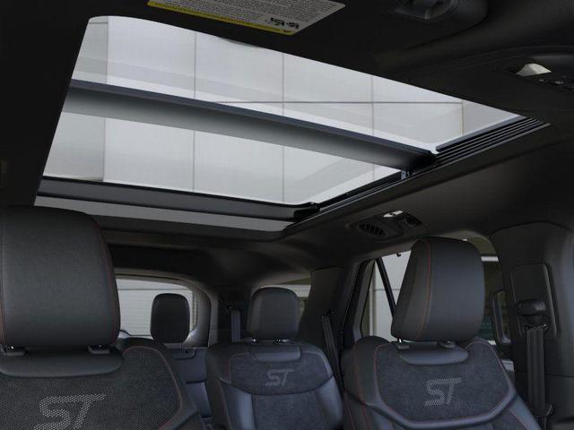Photo of 2025 Star White Metallic Tri-Coat Ford Explorer