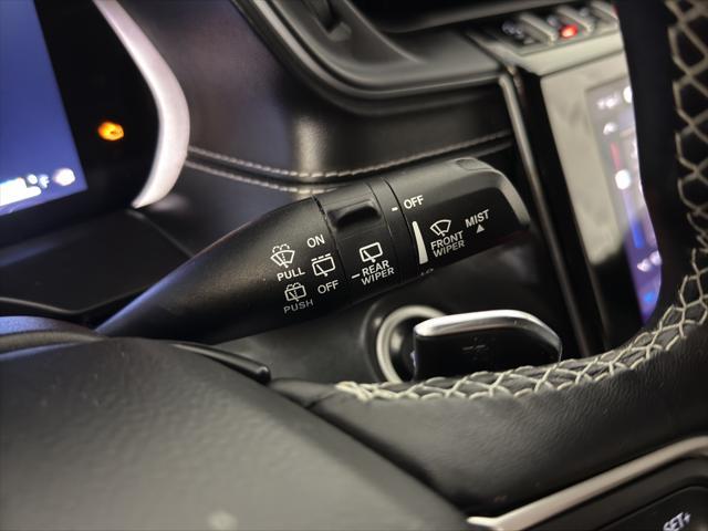 Photo of 2021 Diamond Black Crystal Pearlcoat Jeep Grand Cherokee L