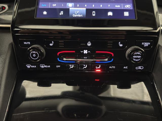 Photo of 2021 Diamond Black Crystal Pearlcoat Jeep Grand Cherokee L