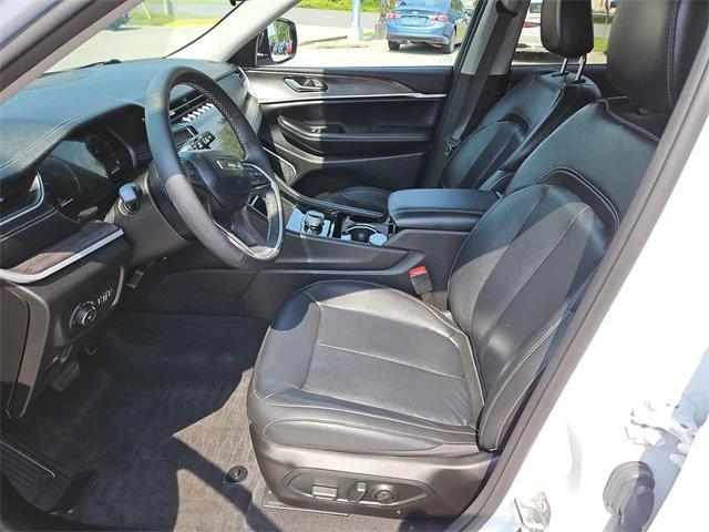 Photo of 2022 Bright White Clearcoat Jeep Grand Cherokee L