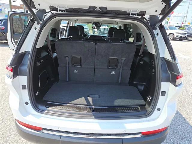 Photo of 2022 Bright White Clearcoat Jeep Grand Cherokee L