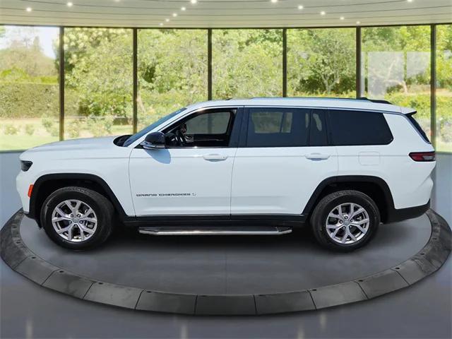 Photo of 2022 Bright White Clearcoat Jeep Grand Cherokee L
