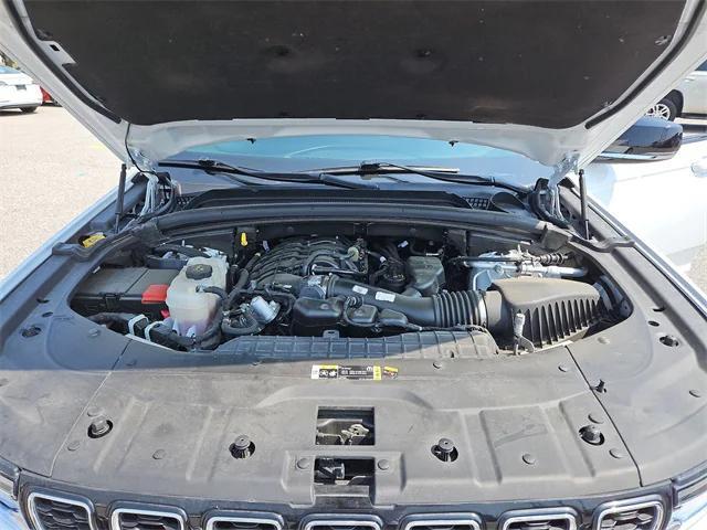 Photo of 2022 Bright White Clearcoat Jeep Grand Cherokee L