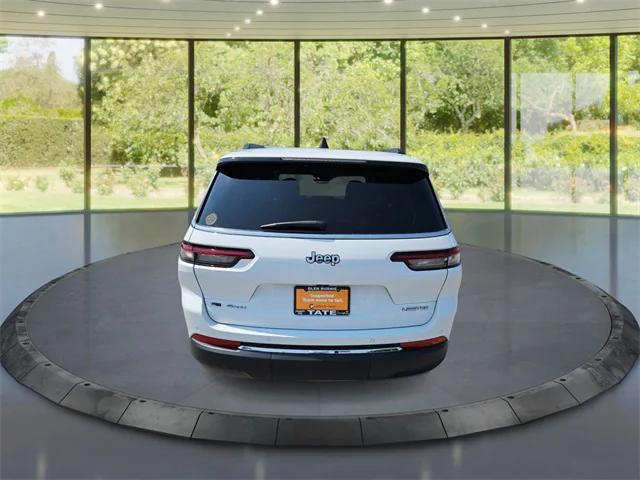 Photo of 2022 Bright White Clearcoat Jeep Grand Cherokee L