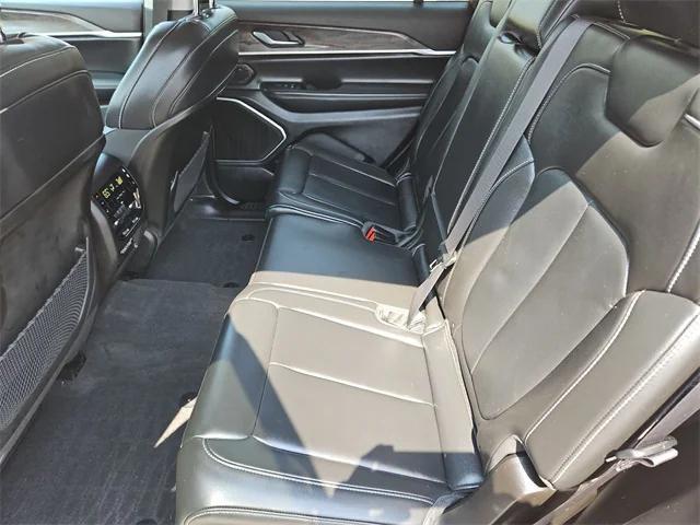 Photo of 2022 Bright White Clearcoat Jeep Grand Cherokee L