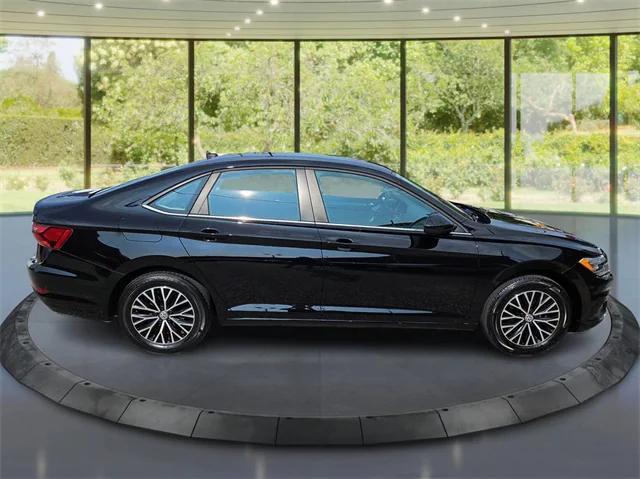 Photo of 2021 Black Uni Volkswagen Jetta