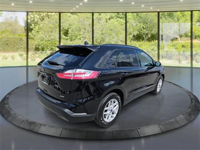 Photo of 2022 Agate Black Metallic Ford Edge