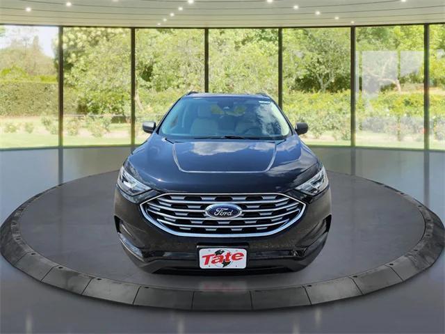 Photo of 2022 Agate Black Metallic Ford Edge