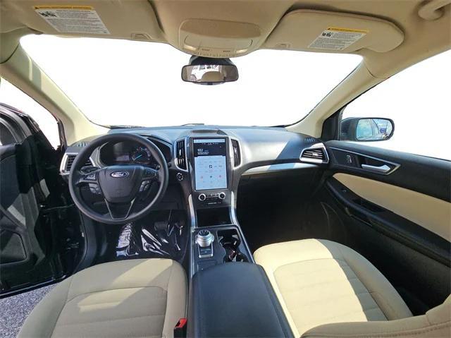 Photo of 2022 Agate Black Metallic Ford Edge