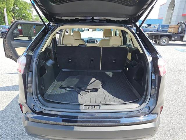 Photo of 2022 Agate Black Metallic Ford Edge